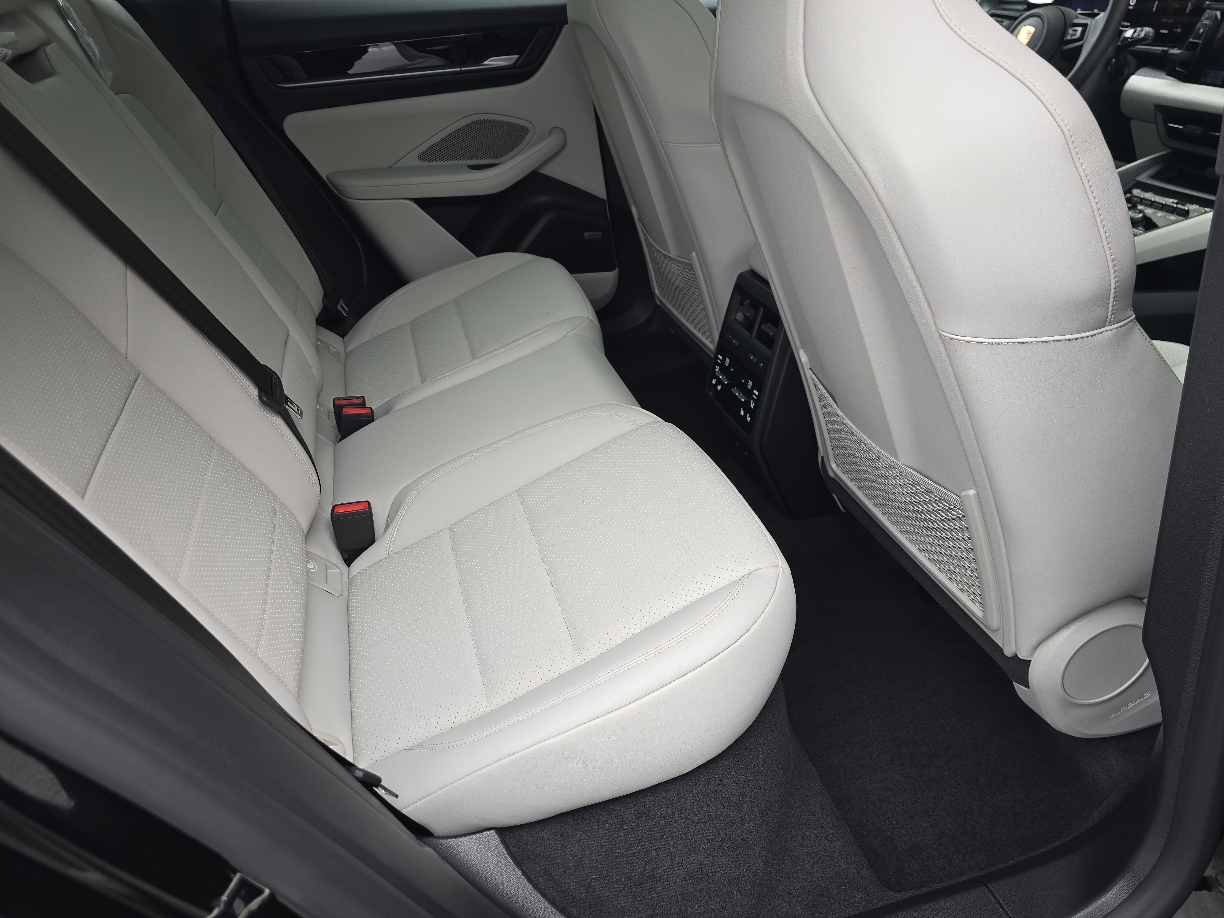 New 2026 Porsche Macan 4 Electric image 14