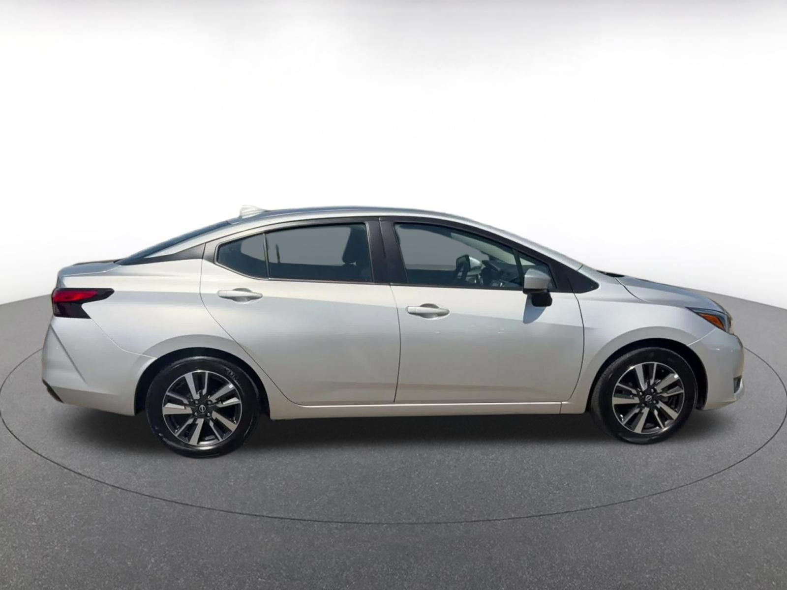 Used 2025 Nissan Versa SV FWD image 15