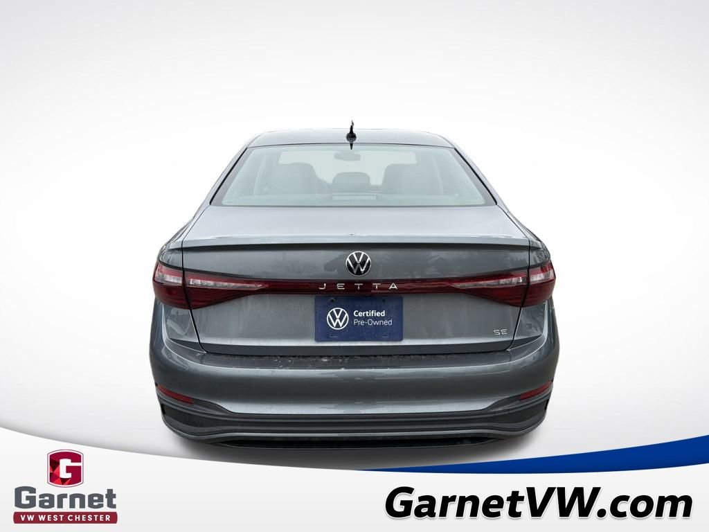 Certified 2025 Volkswagen Jetta SE w/ Black Wheel Package image 4