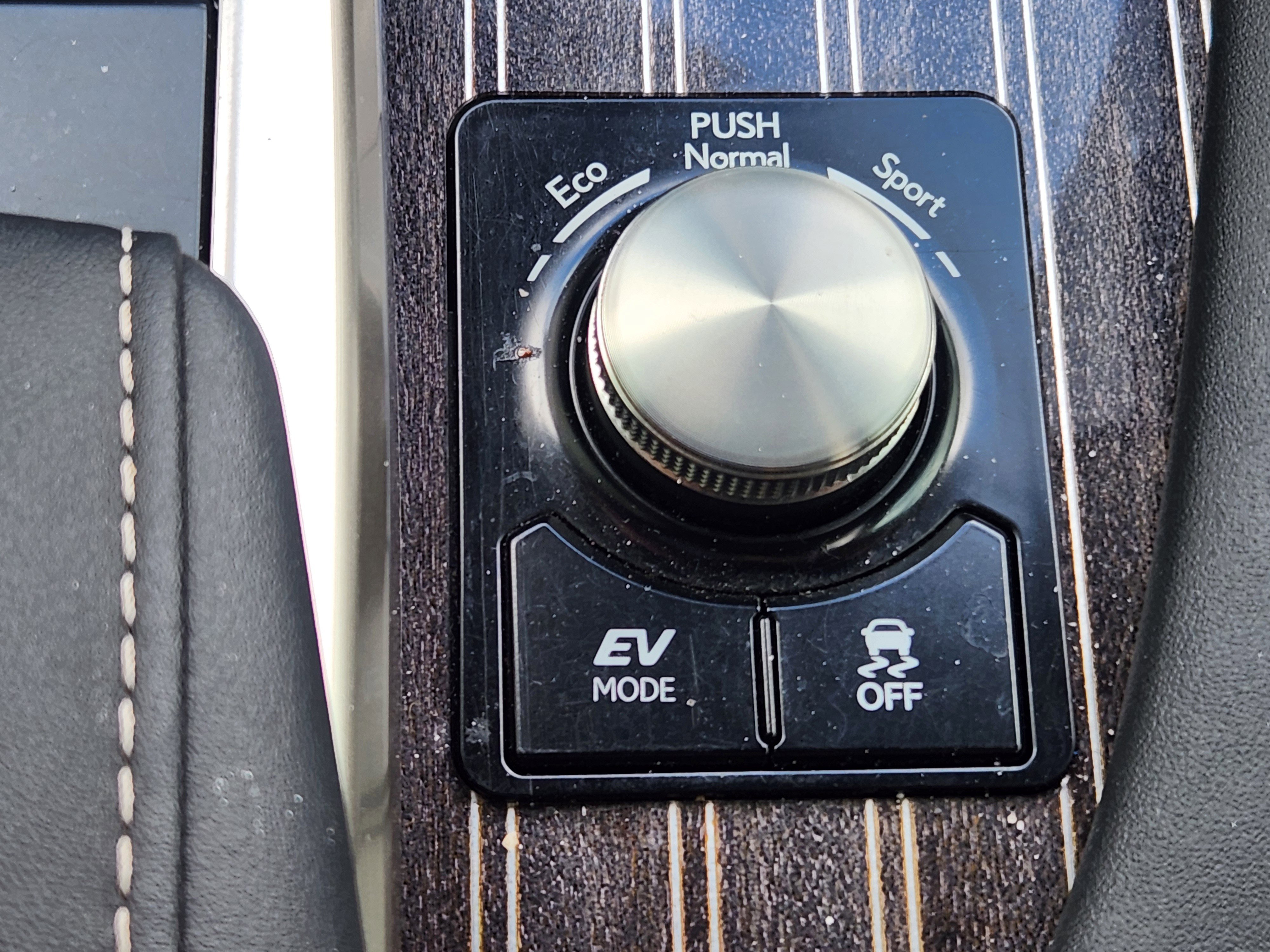 Used 2020 Lexus RX 450h AWD w/ Luxury Package image 28