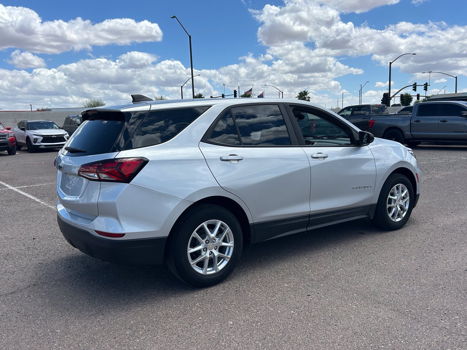 Used 2022 Chevrolet Equinox LS FWD image 4