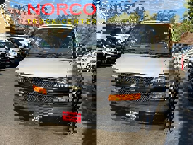 Used 2018 Chevrolet Express 2500 image 3