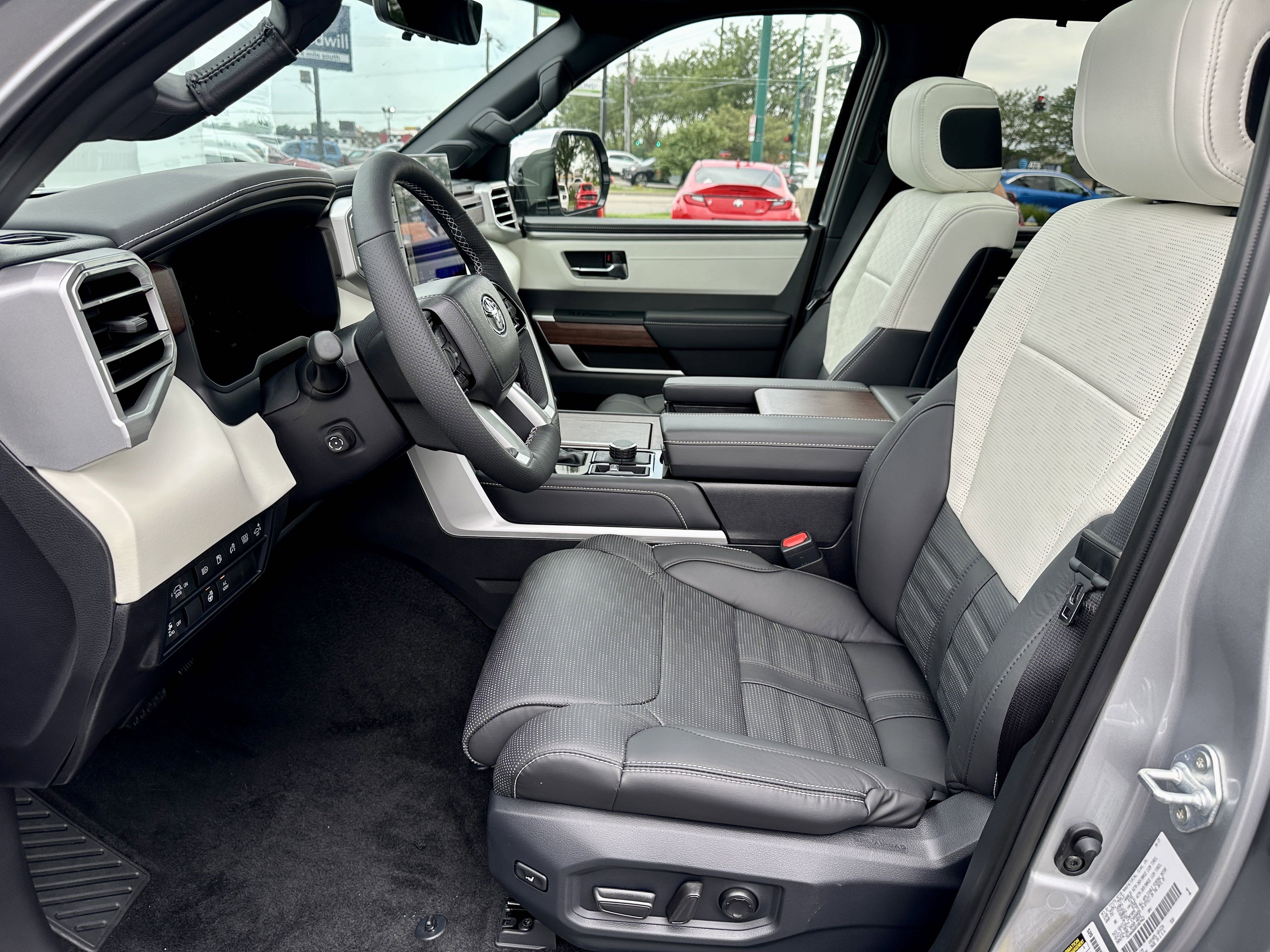 Used 2025 Toyota Sequoia Capstone image 27