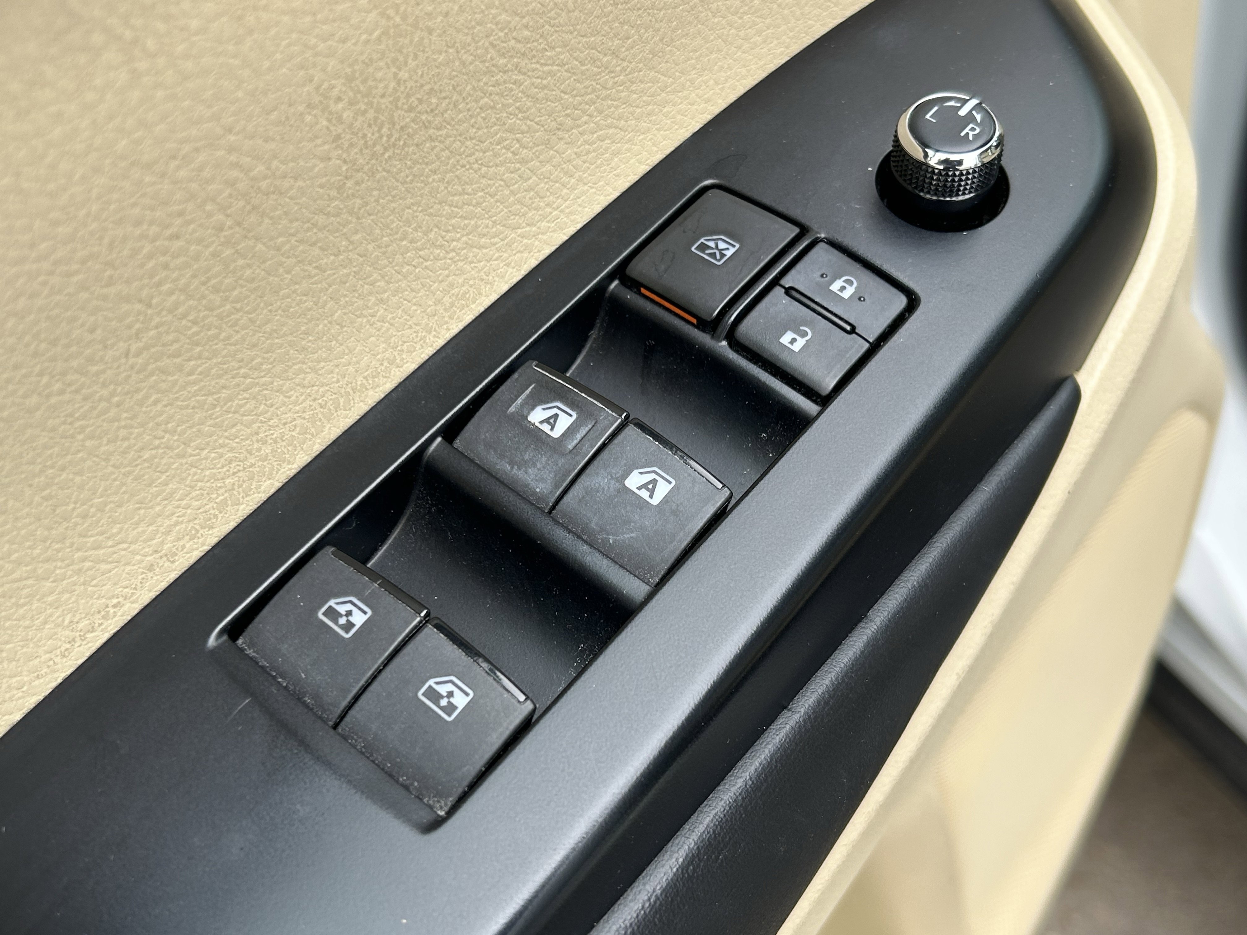 Certified 2018 Toyota Highlander XLE w/ Protection Package #3 AWD/4WD image 16