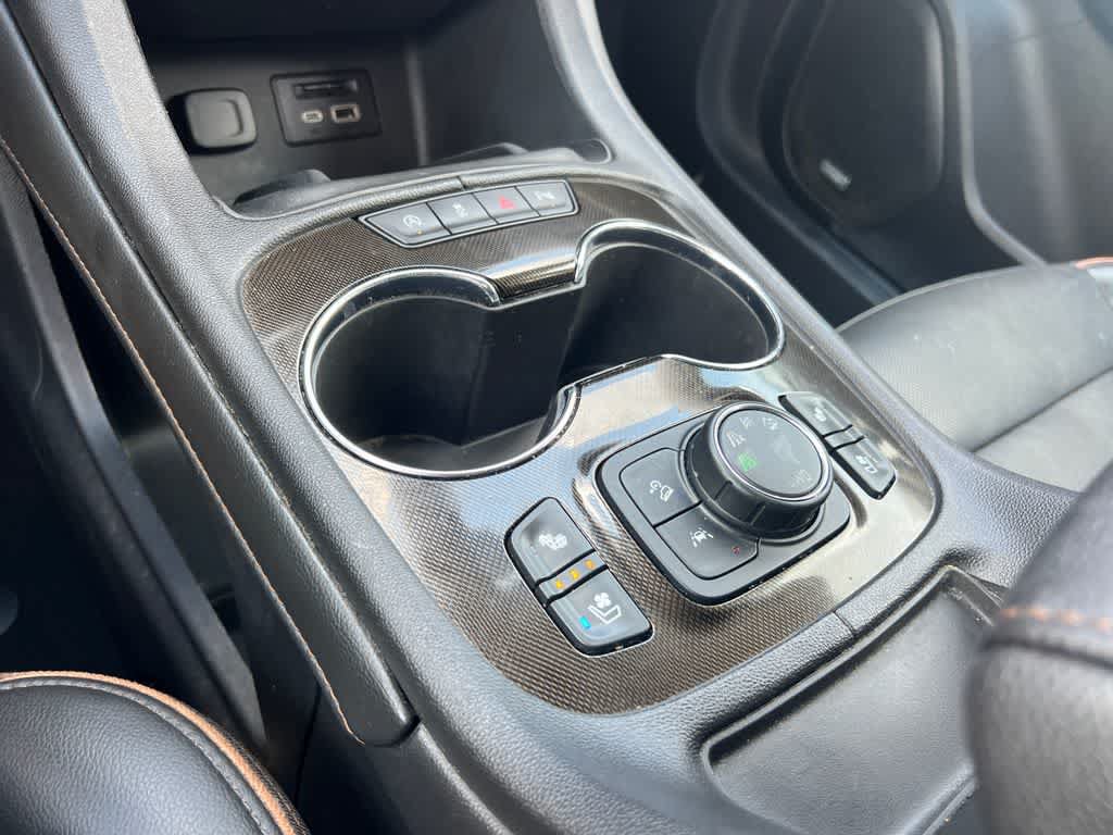 Used 2022 GMC Acadia AT4 w/ Technology Package AWD/4WD image 33
