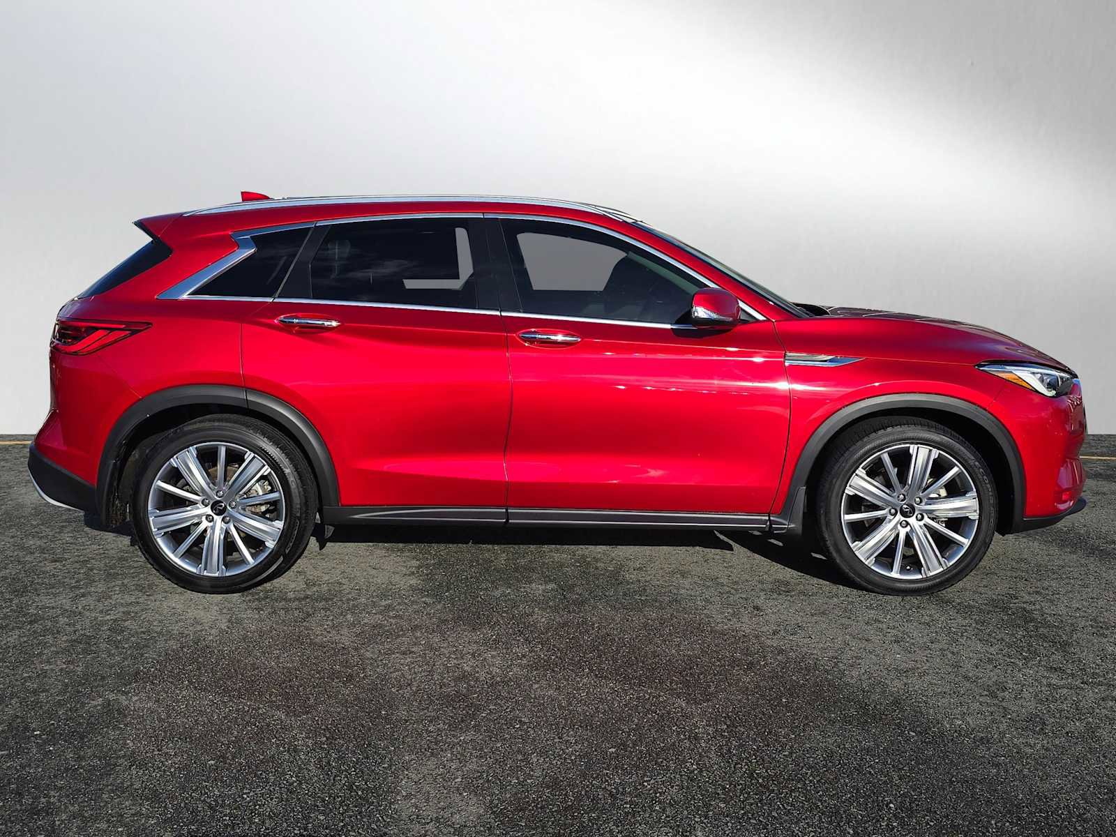 Used 2022 INFINITI QX50 Sensory image 2