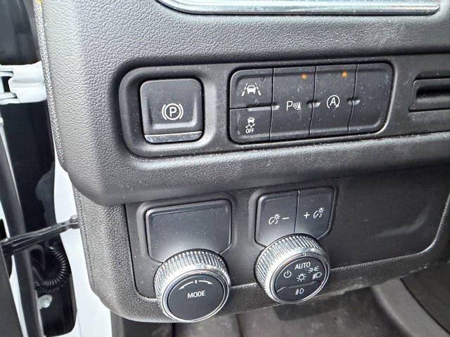 Used 2024 GMC Yukon XL SLT image 17