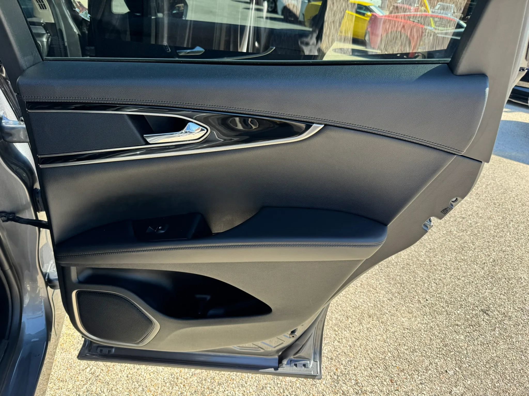 Used 2022 Lincoln Nautilus FWD w/ Premium Package image 24