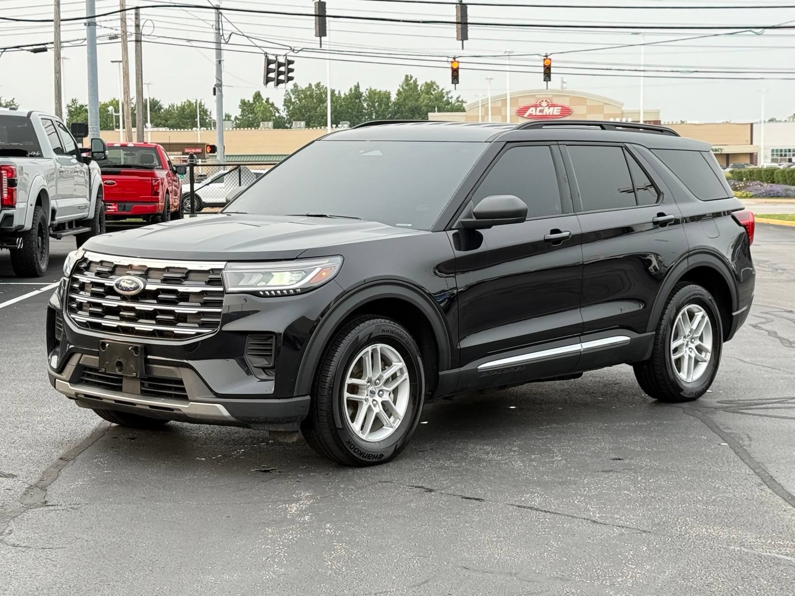 Used 2025 Ford Explorer Active AWD/4WD image 8