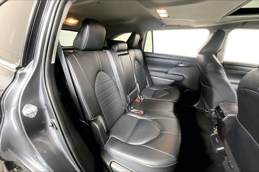 Used 2022 Toyota Highlander XLE image 27