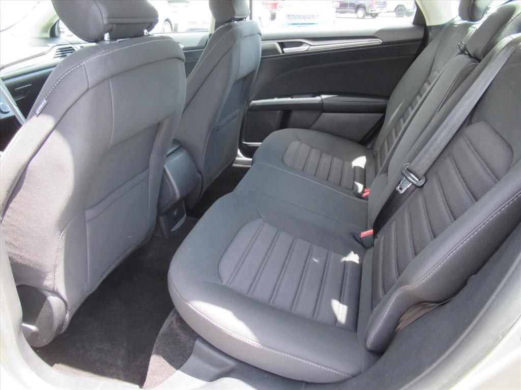 Used 2018 Ford Fusion SE image 27