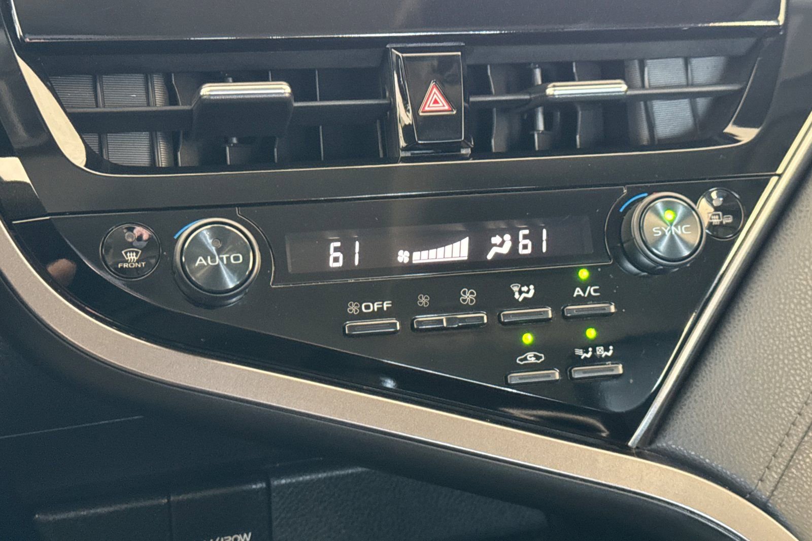 Used 2023 Toyota Camry XLE image 18