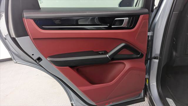 Used 2021 Porsche Cayenne image 15