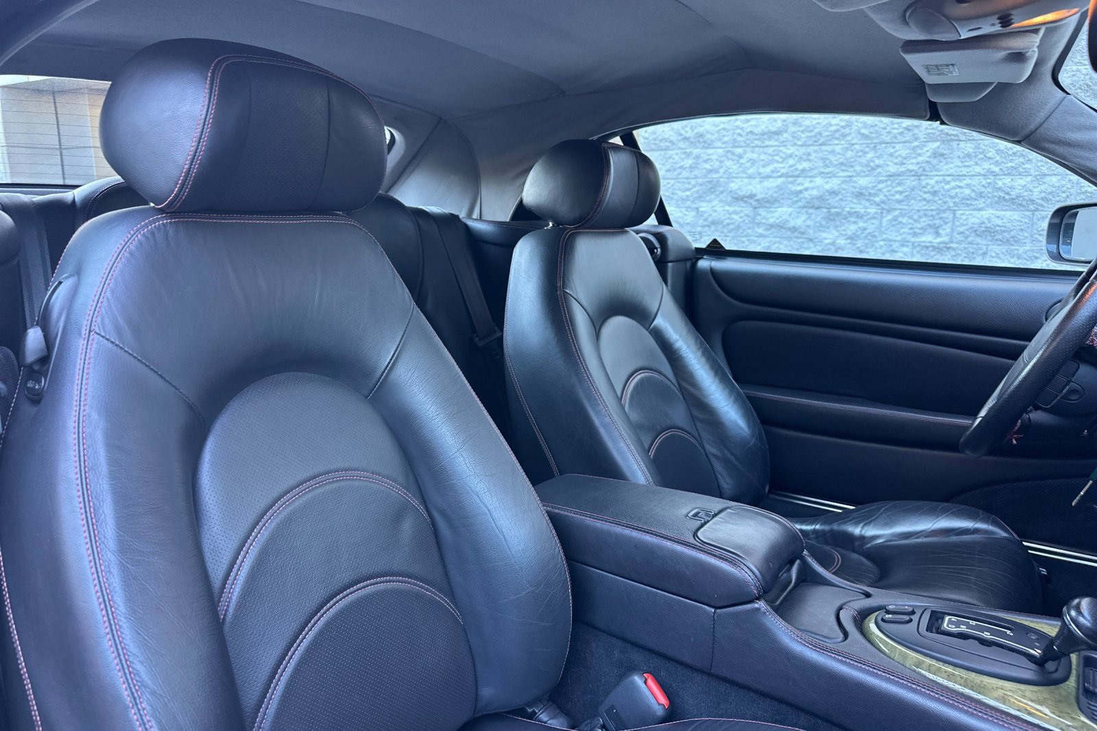 Used 2001 Jaguar XKR Convertible image 29