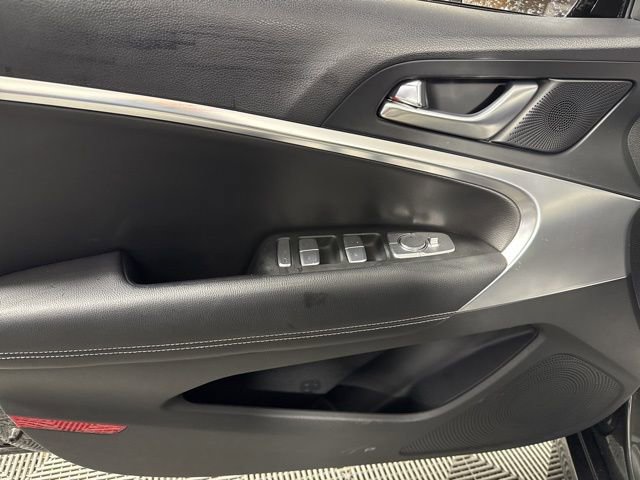 Used 2025 Genesis G70 2.5T image 17