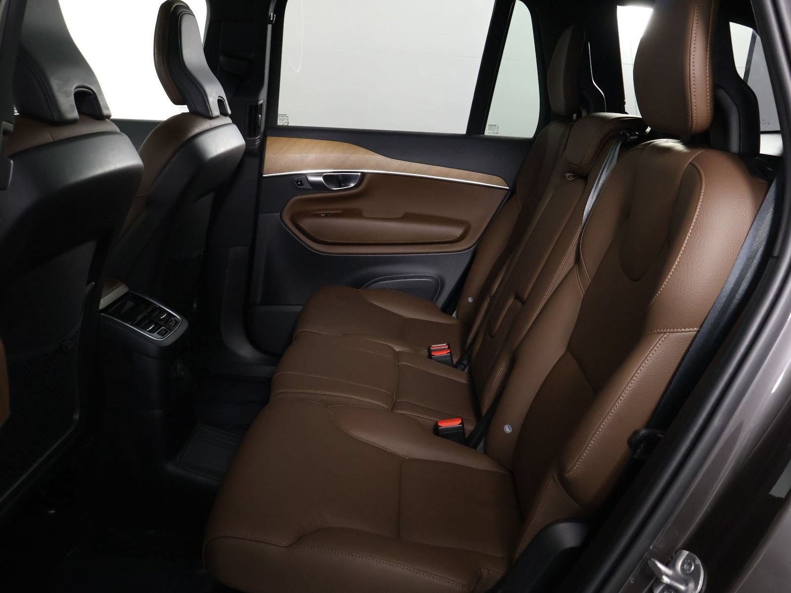 Certified 2024 Volvo XC90 T8 Plus w/ Protection Package Premier AWD/4WD image 32