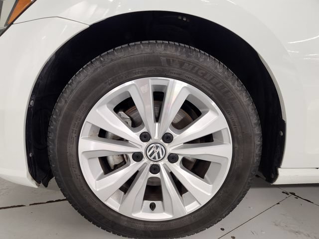 Used 2019 Volkswagen Golf S FWD image 8