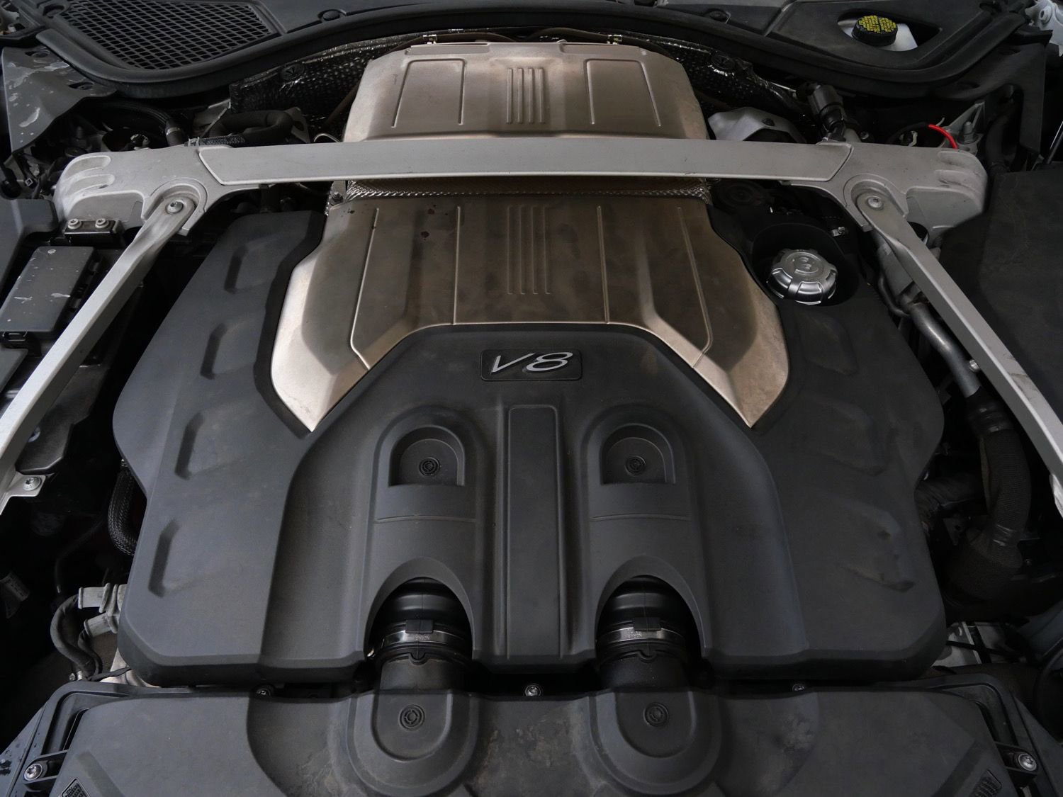 Used 2022 Bentley Flying Spur V8 image 25