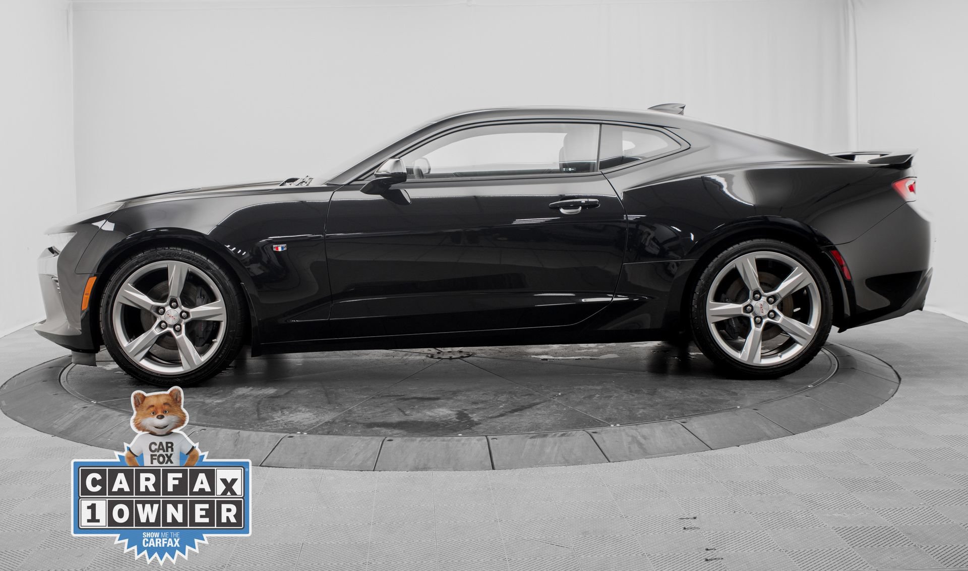 Used 2018 Chevrolet Camaro SS RWD image 6
