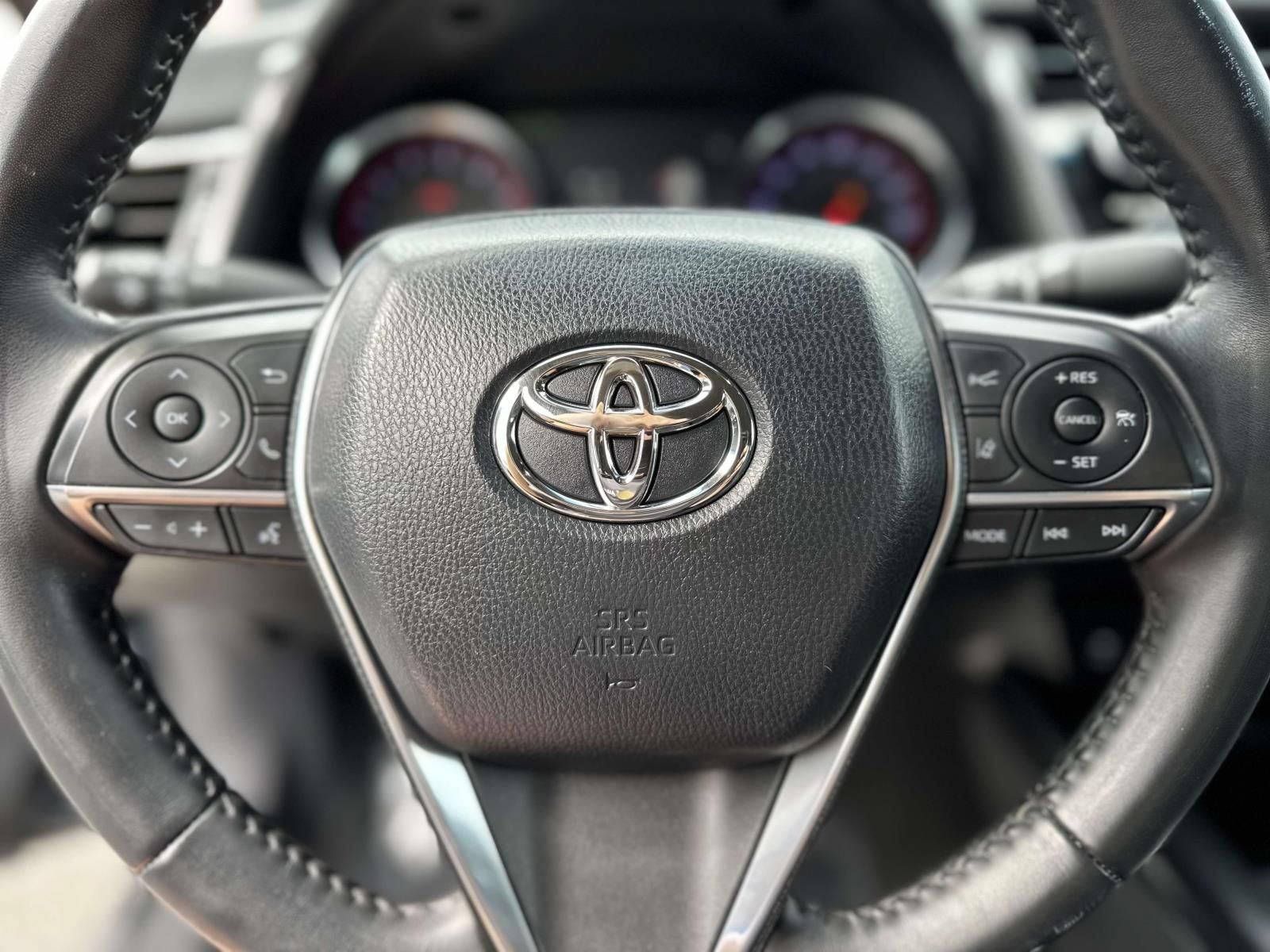 Used 2018 Toyota Camry XSE FWD image 14