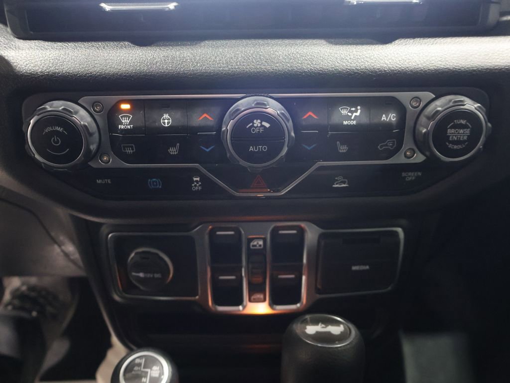 Used 2024 Jeep Wrangler Unlimited w/ Convenience Group image 32