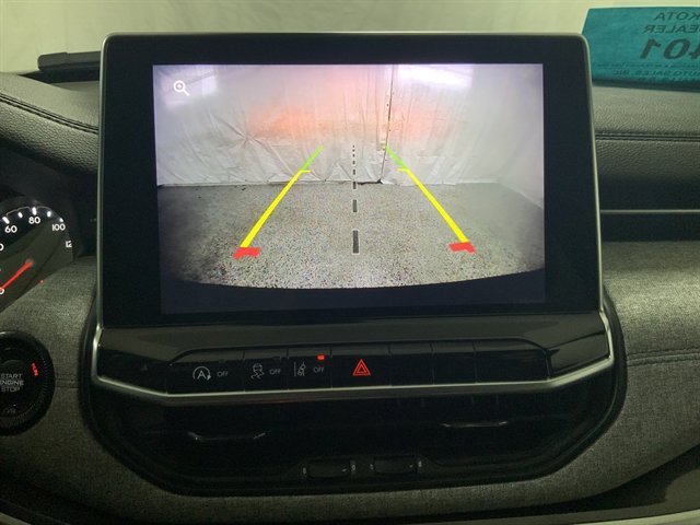 Used 2023 Jeep Compass Latitude image 32