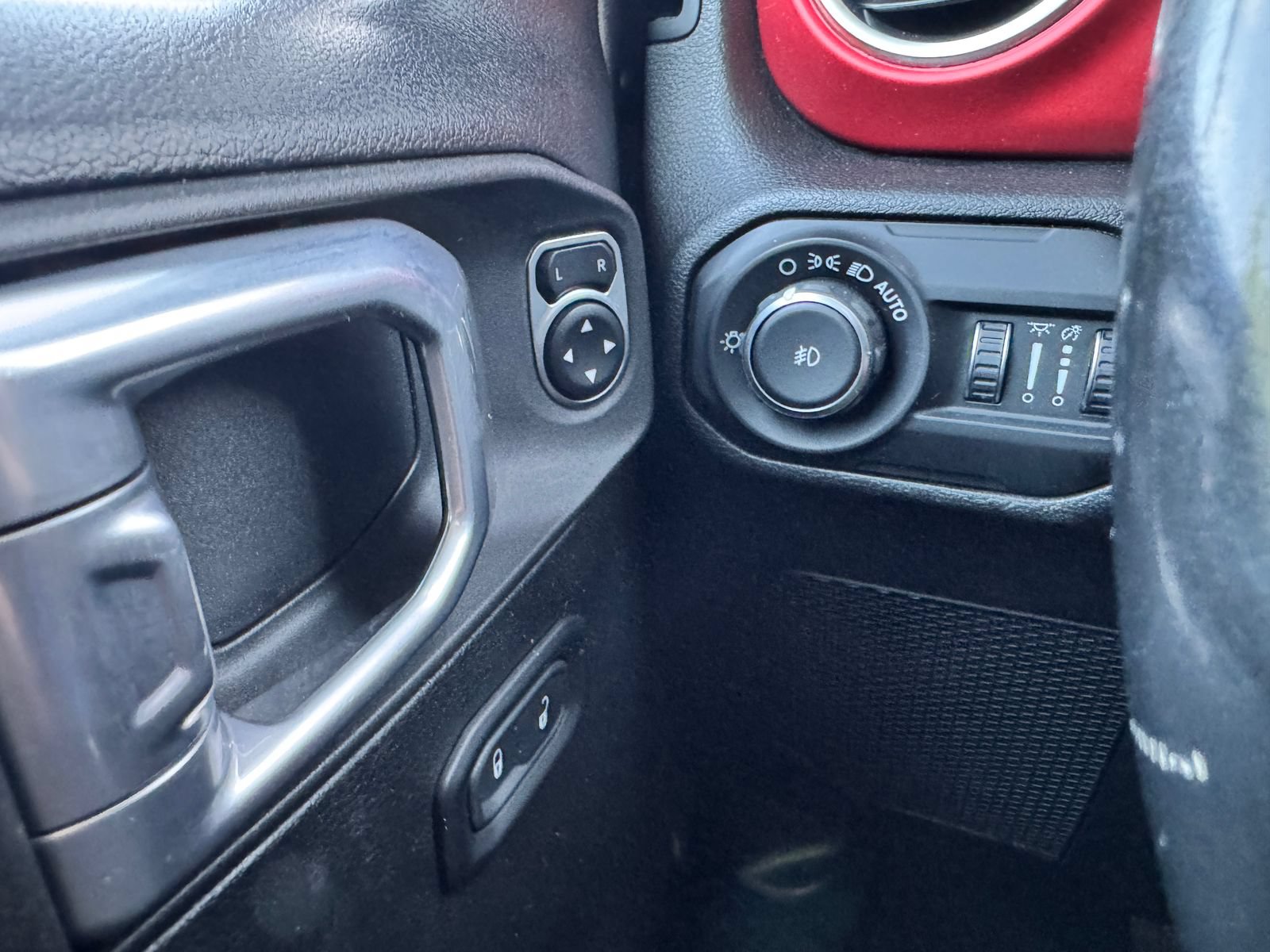 Used 2021 Jeep Wrangler Rubicon AWD/4WD image 14