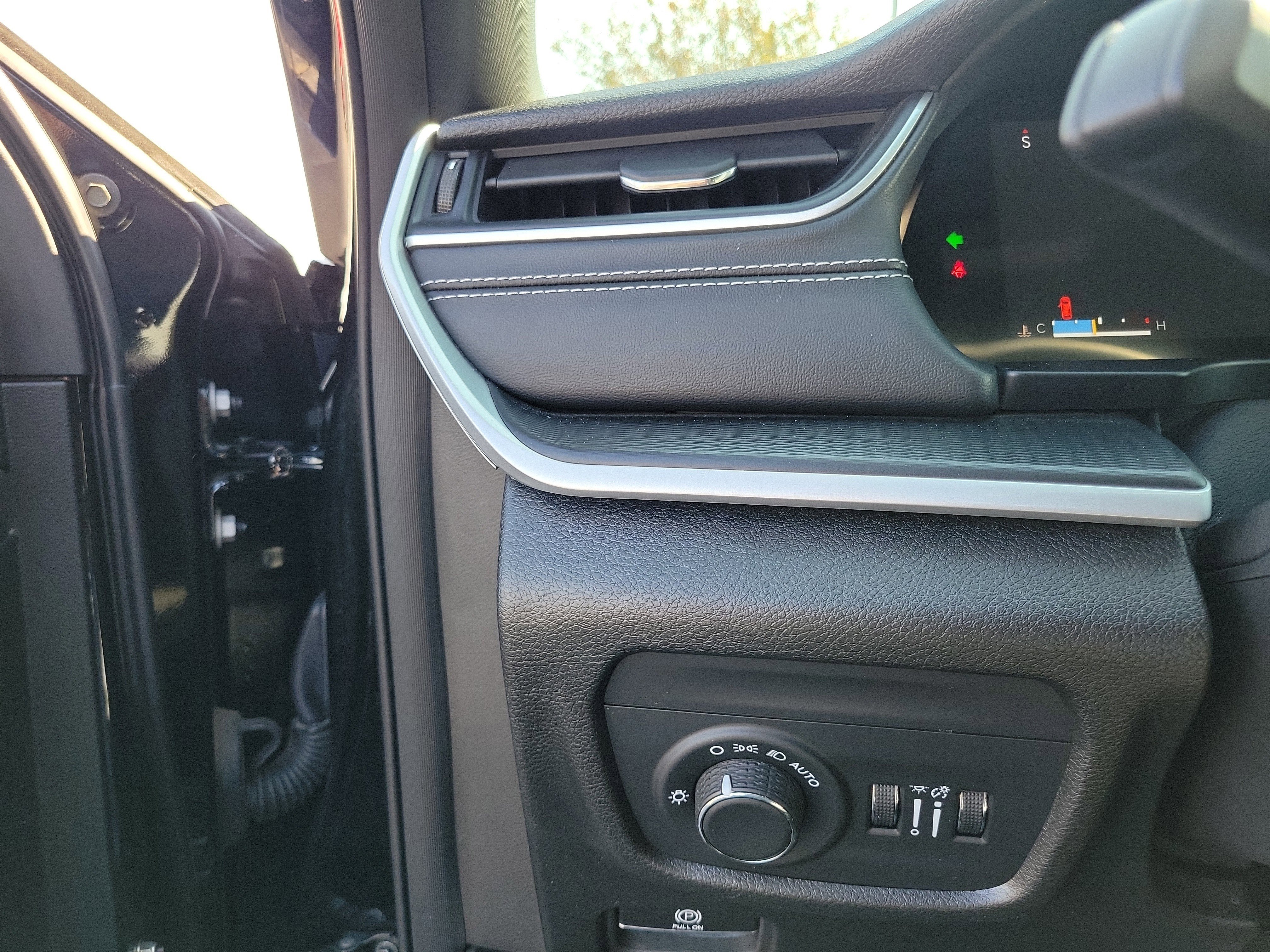 Used 2024 Jeep Grand Cherokee L Laredo image 20