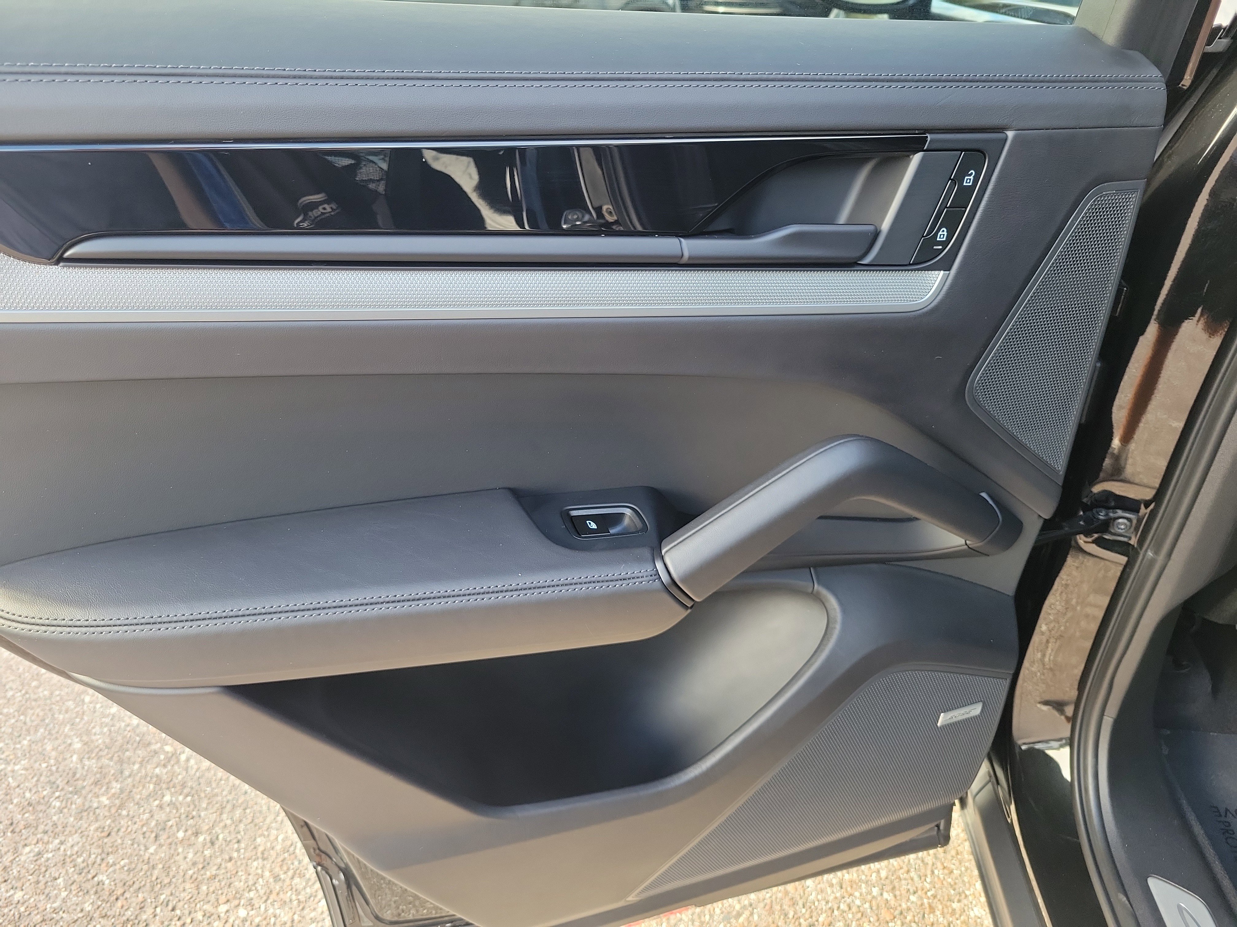 Used 2024 Porsche Cayenne S image 7