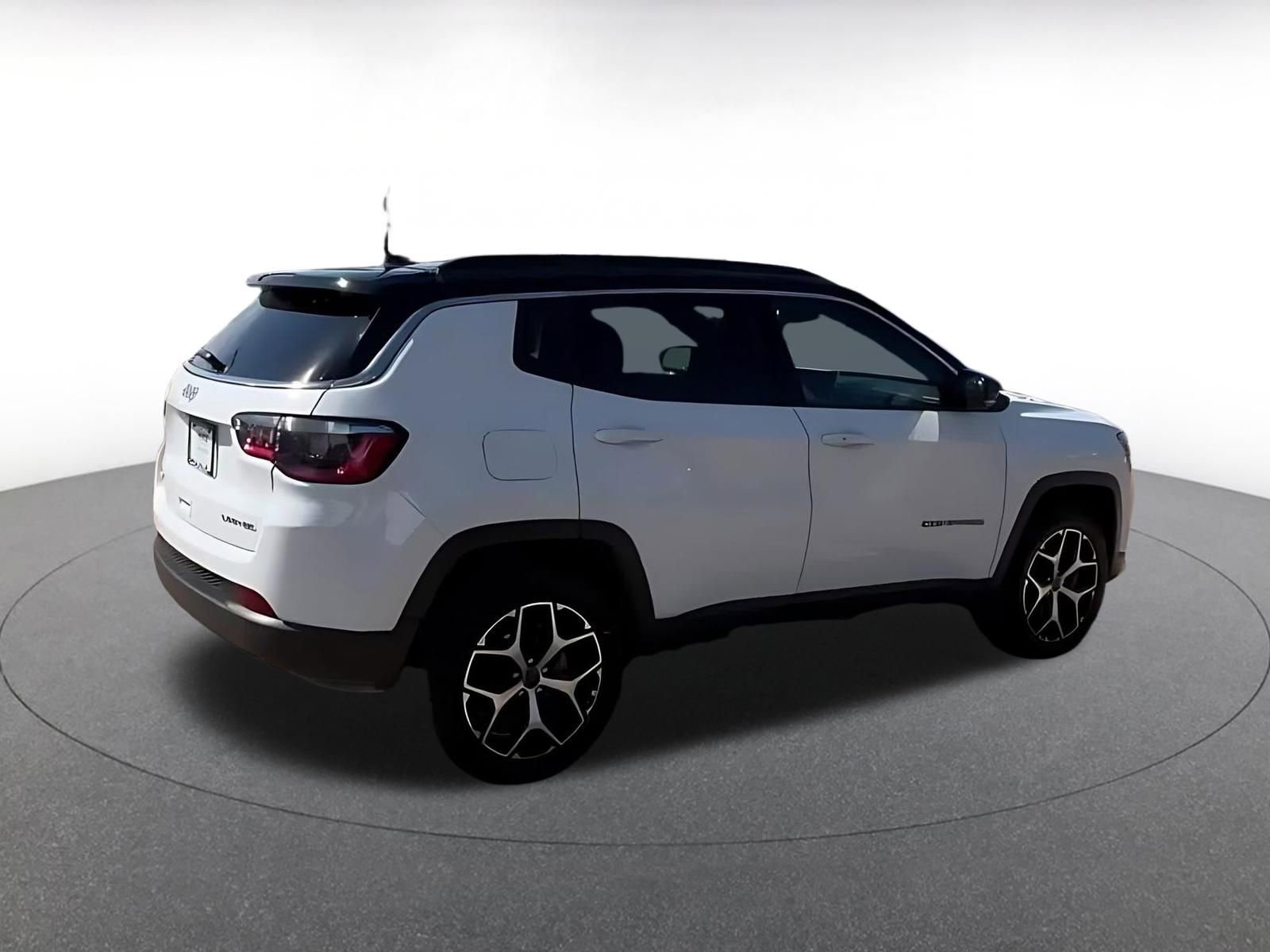 Used 2025 Jeep Compass Limited AWD/4WD image 15