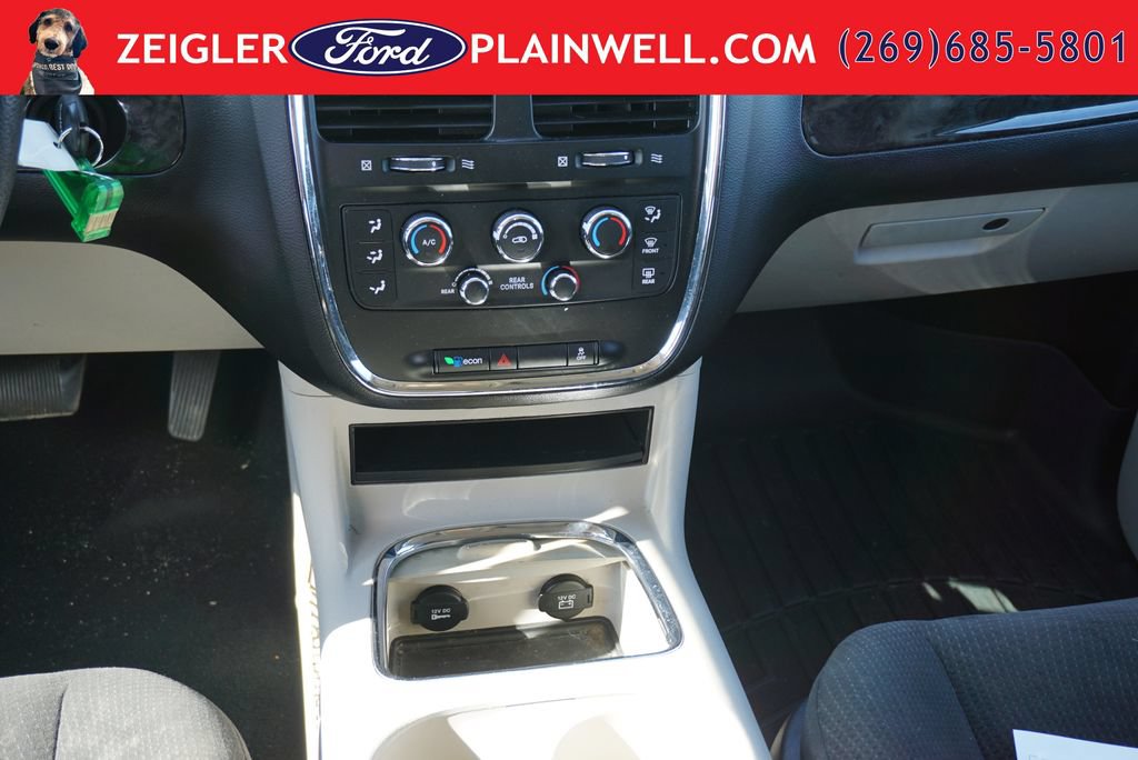 Used 2016 Dodge Grand Caravan SXT FWD image 17