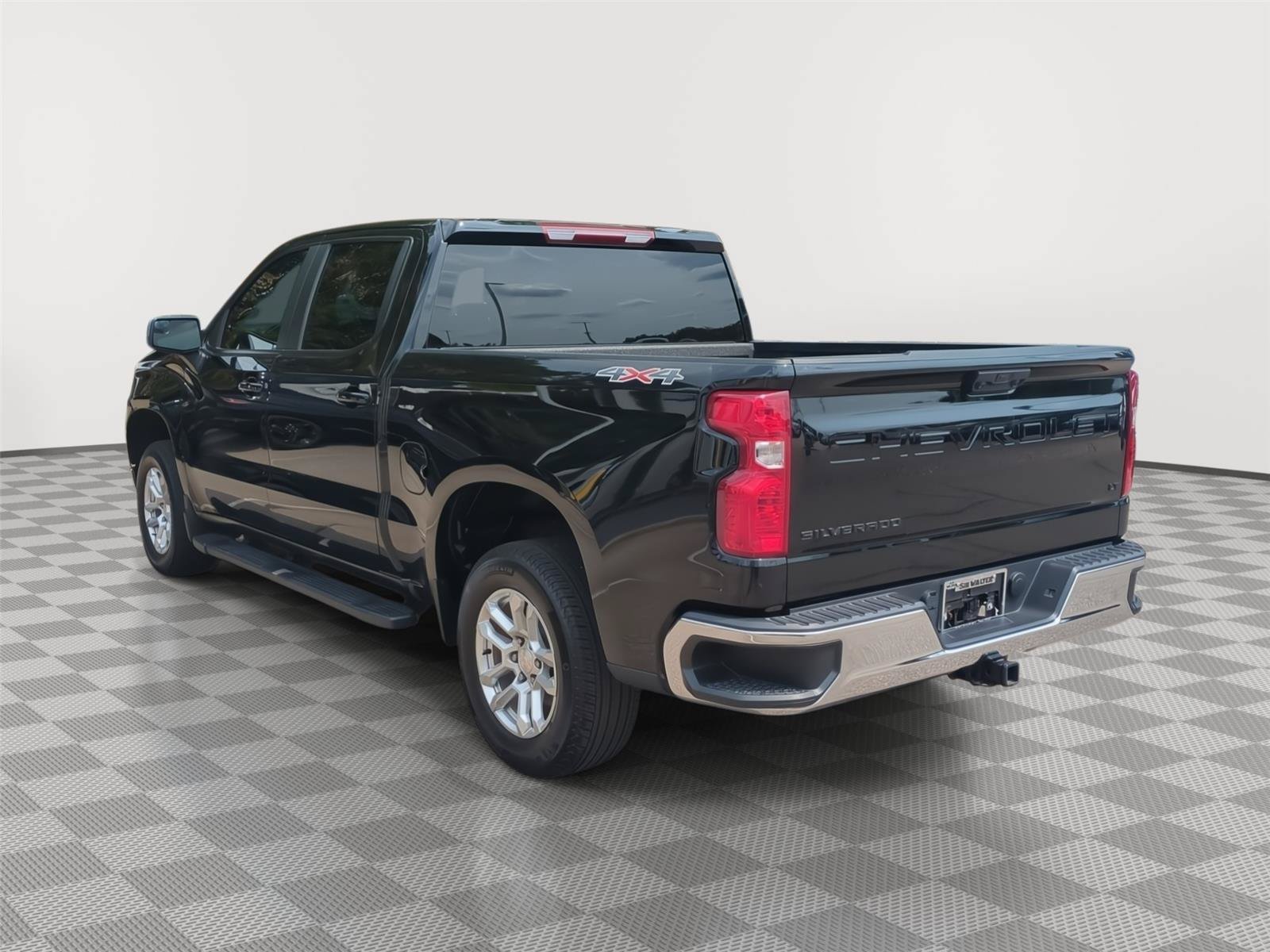 Used 2024 Chevrolet Silverado 1500 LT AWD/4WD image 3