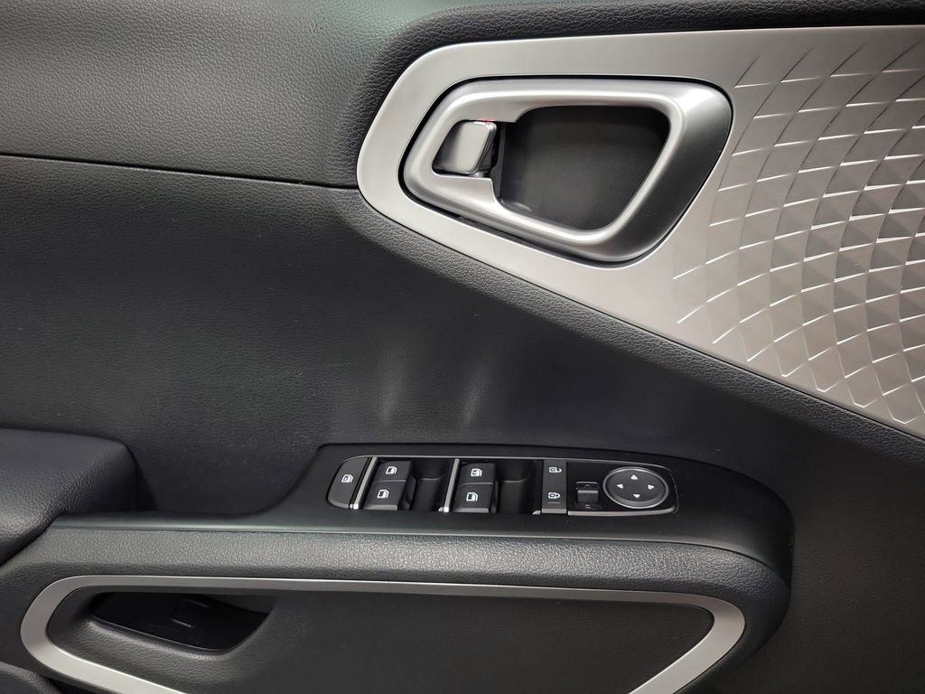 Used 2025 Kia Soul S FWD image 18