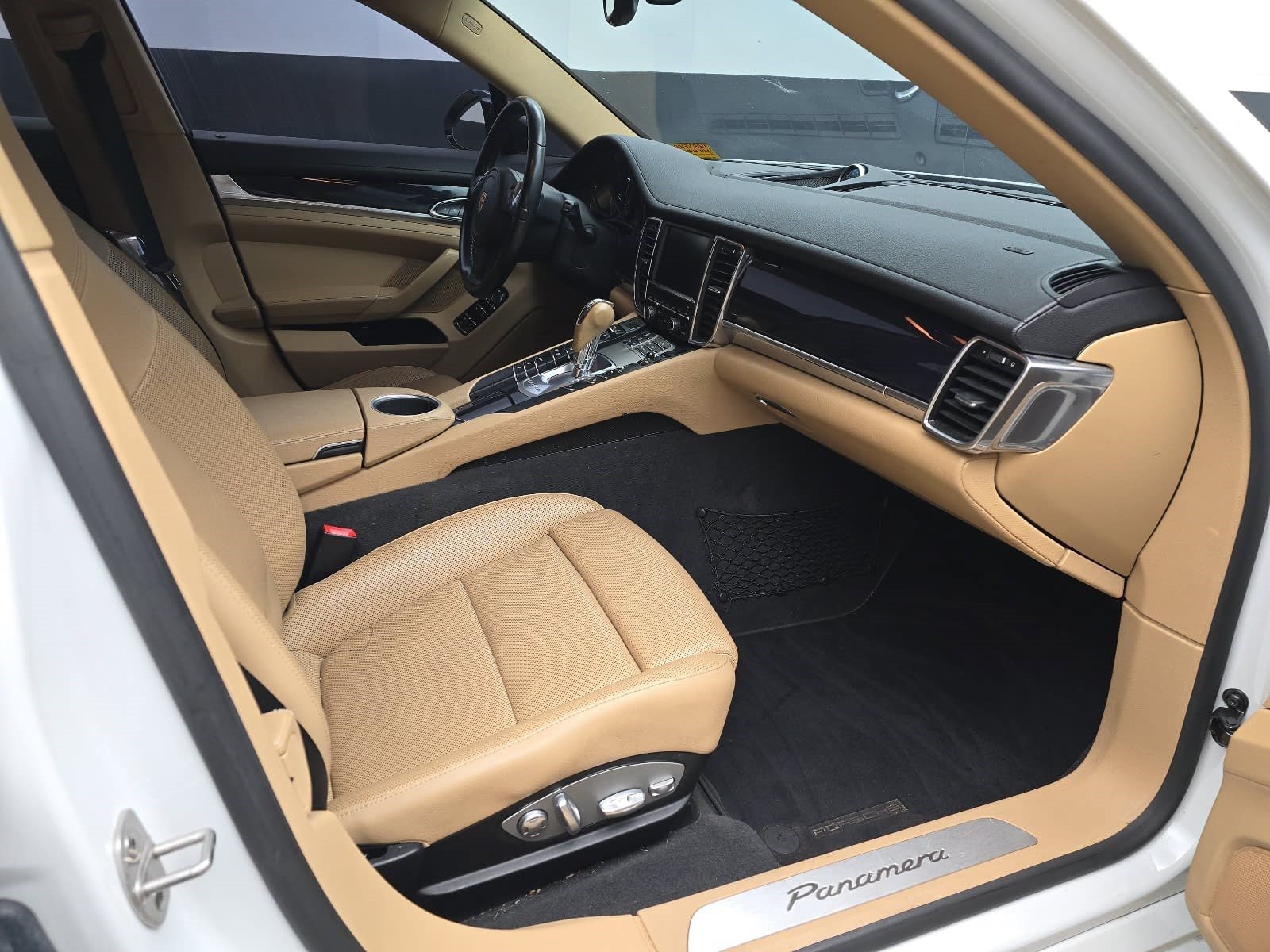Used 2015 Porsche Panamera RWD image 26