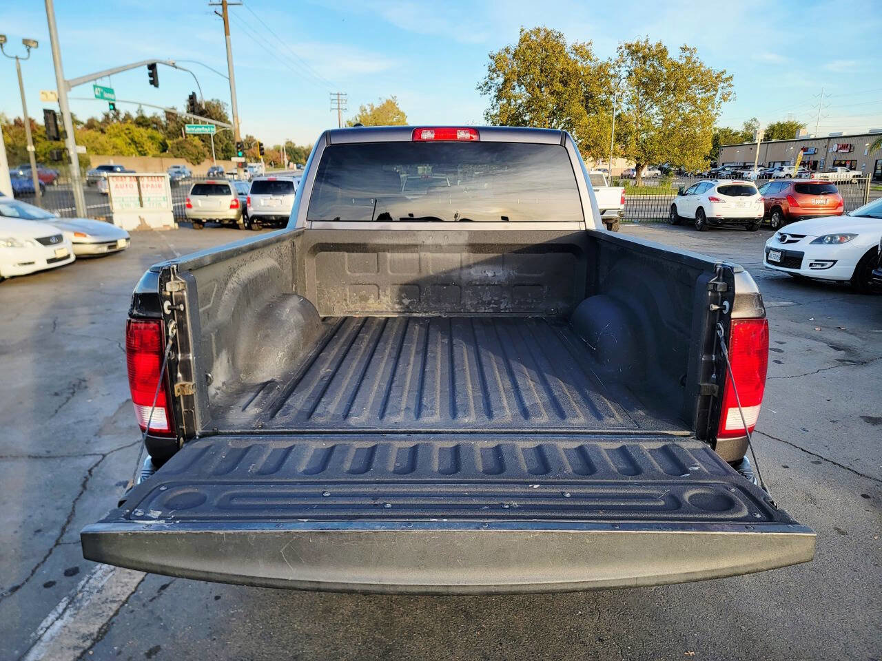 Used 2018 RAM 1500 ST w/ SXT Appearance Group image 15