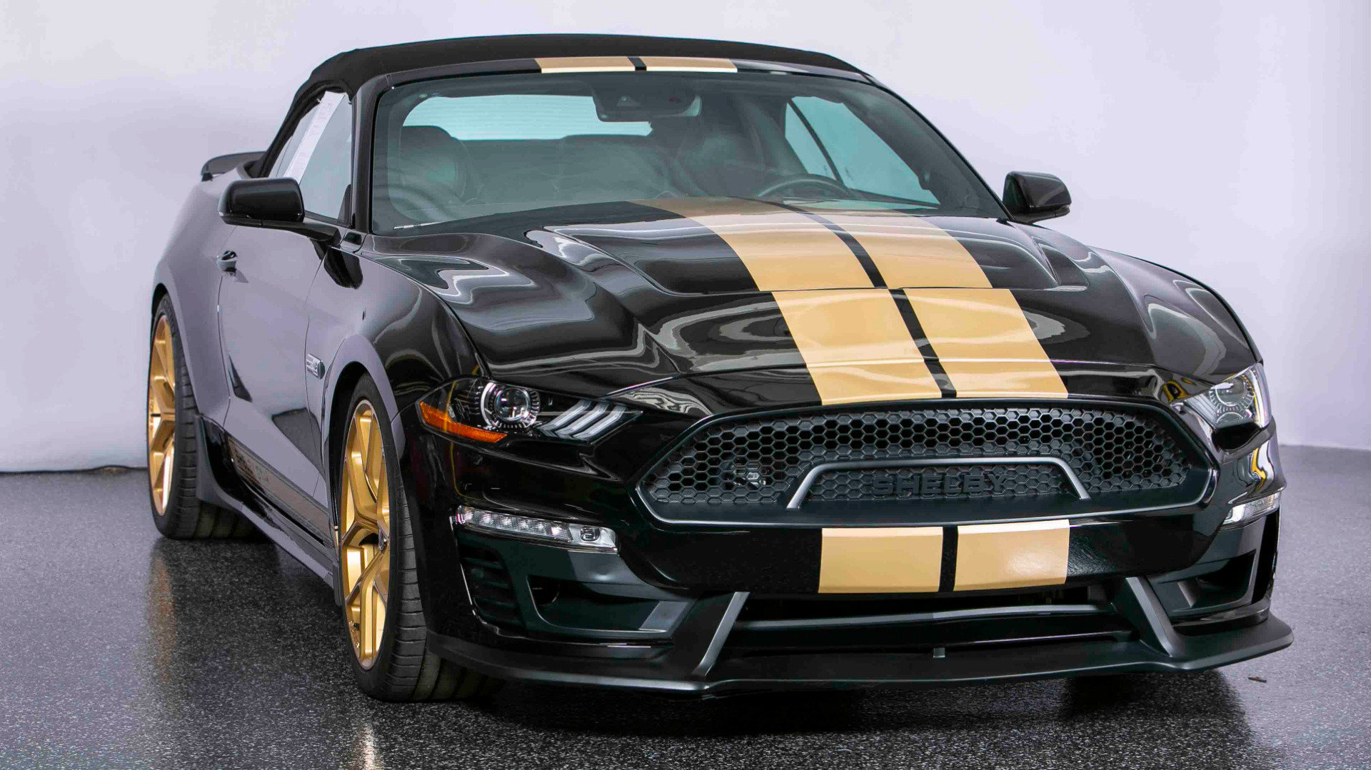 Used 2019 Ford Mustang GT Premium w/ GT Performance Package RWD image 3