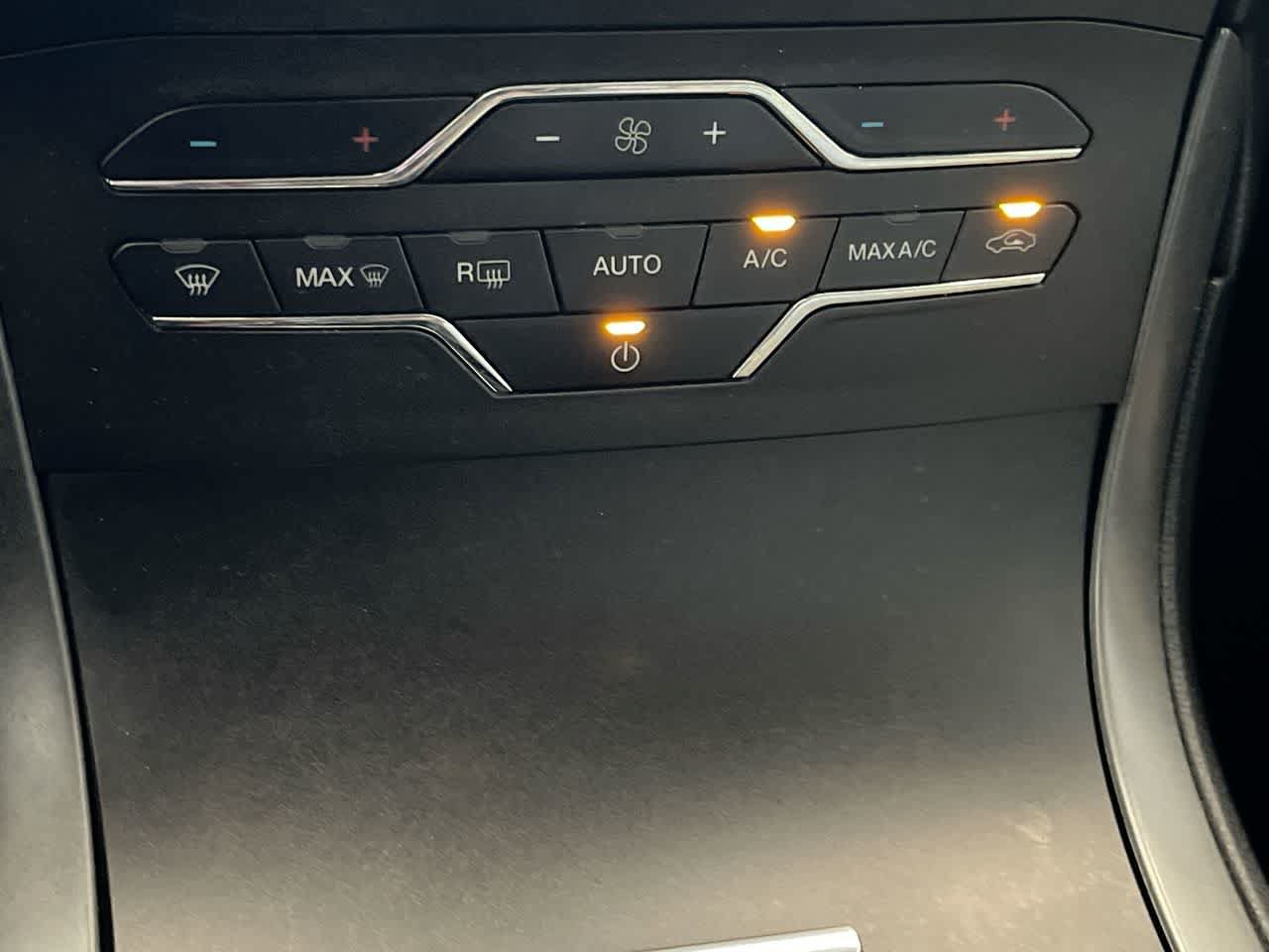 Used 2020 Ford Edge SE AWD/4WD image 19