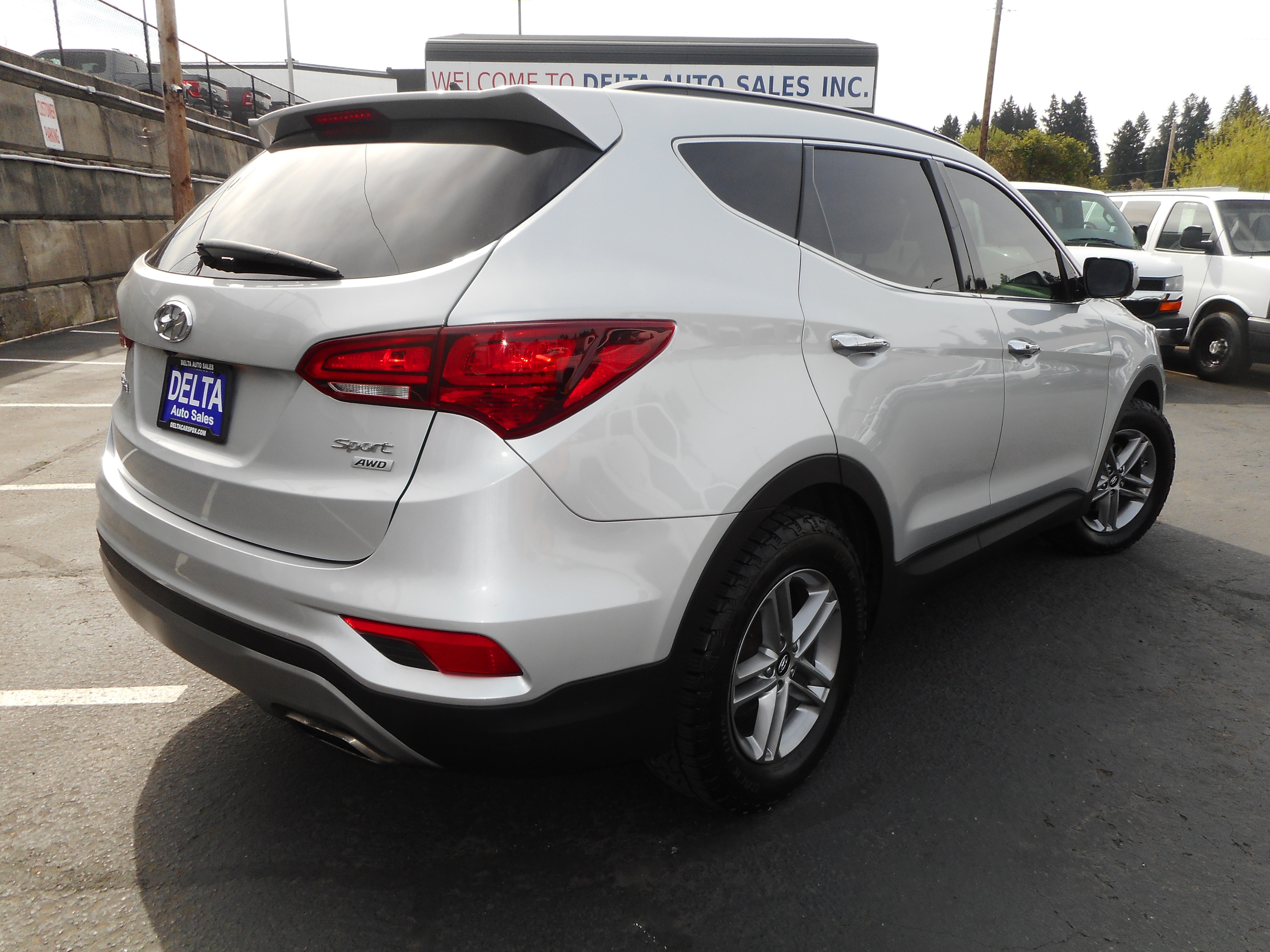 Used 2018 Hyundai Santa Fe Sport w/ 2.4L Value Package 02 AWD/4WD image 9