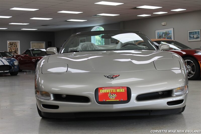 Used 2000 Chevrolet Corvette Convertible w/ Performance Handling Pkg RWD image 18