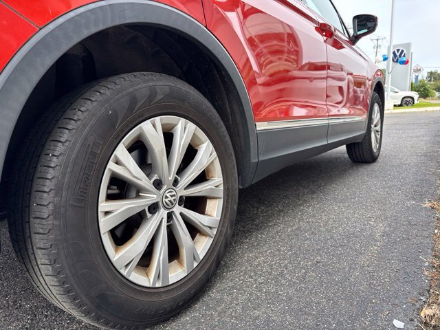 Used 2018 Volkswagen Tiguan SE AWD/4WD image 23