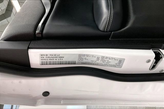 Used 2024 Jeep Grand Cherokee Laredo w/ Luxury Tech Group I image 37