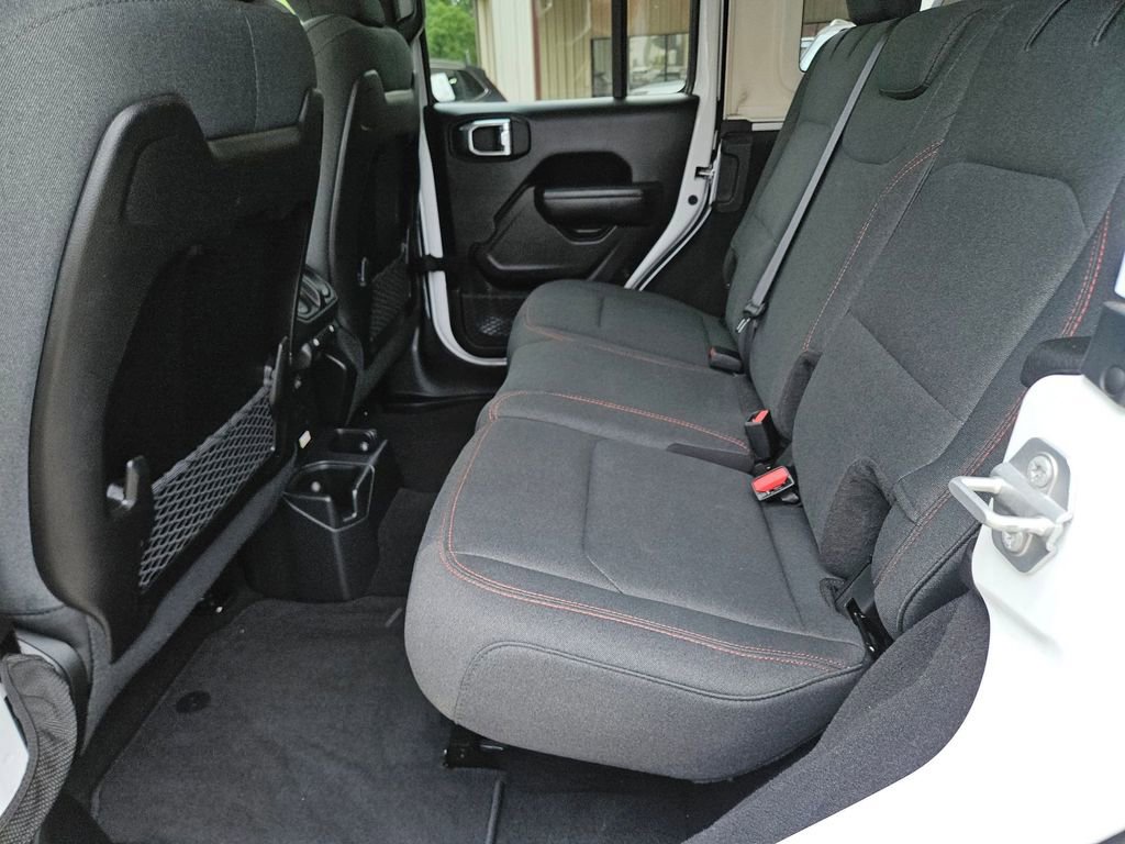 Used 2025 Jeep Wrangler Unlimited Rubicon AWD/4WD image 26