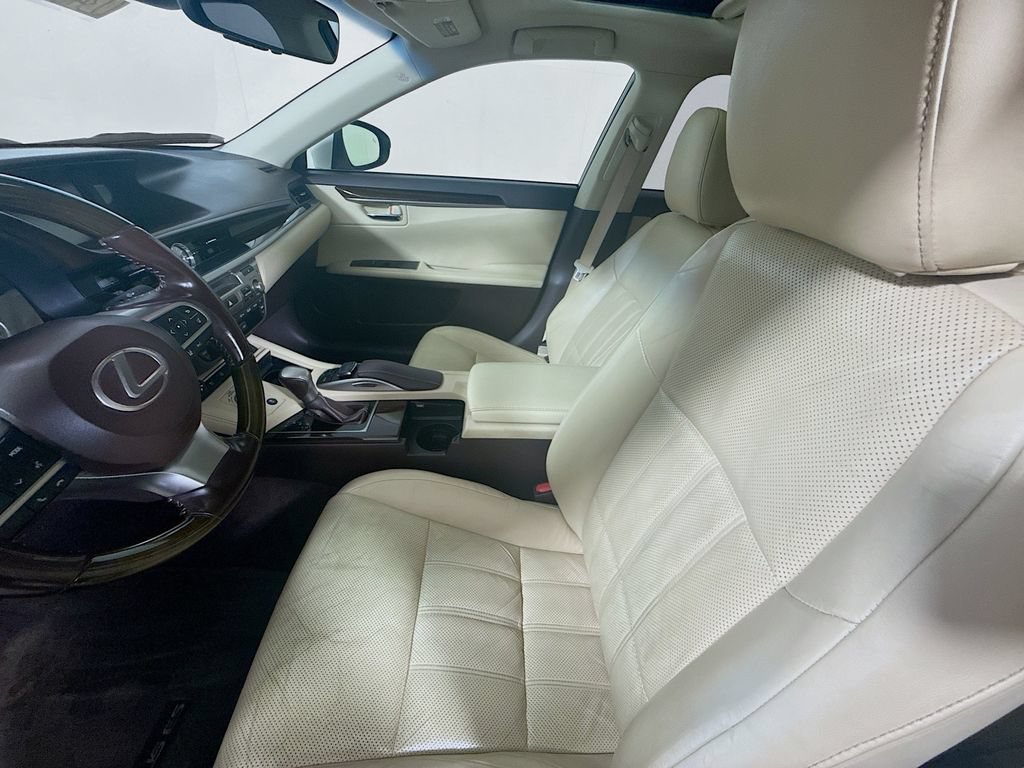 Used 2016 Lexus ES 350 w/ Luxury Package w/Wood Trim FWD image 19