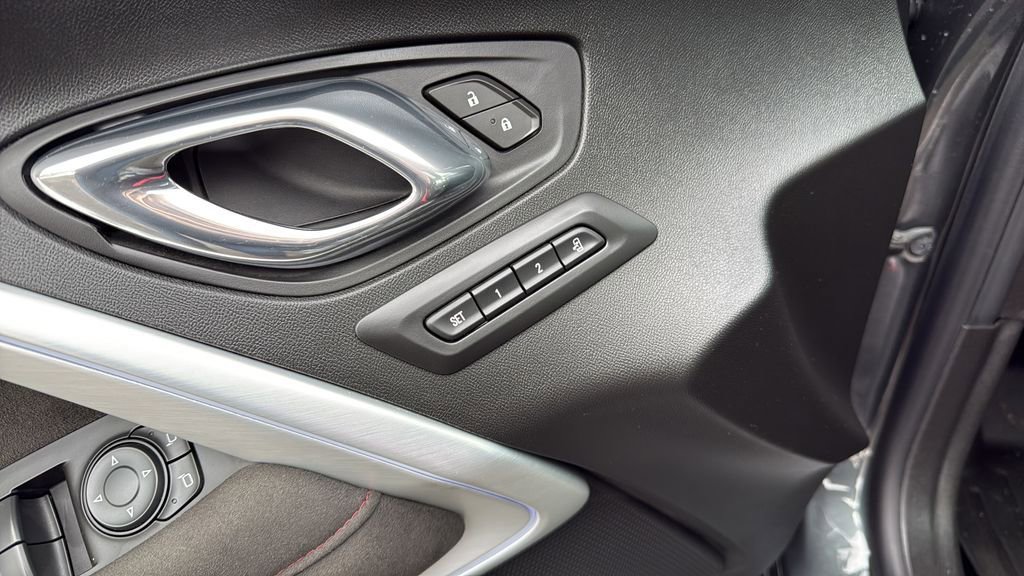 Used 2017 Chevrolet Camaro ZL1 image 19