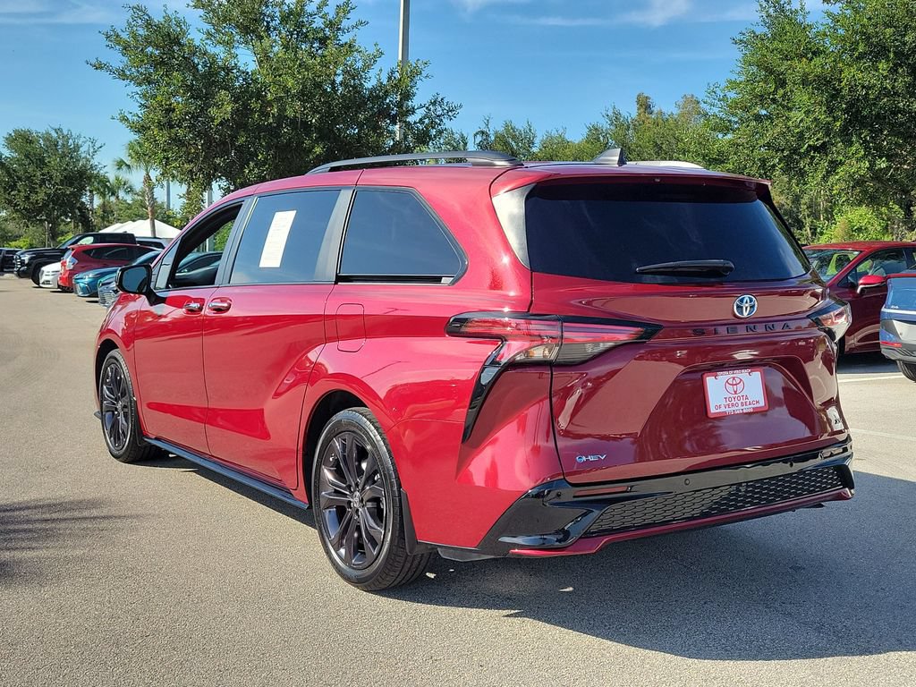 Used 2025 Toyota Sienna XSE FWD image 6