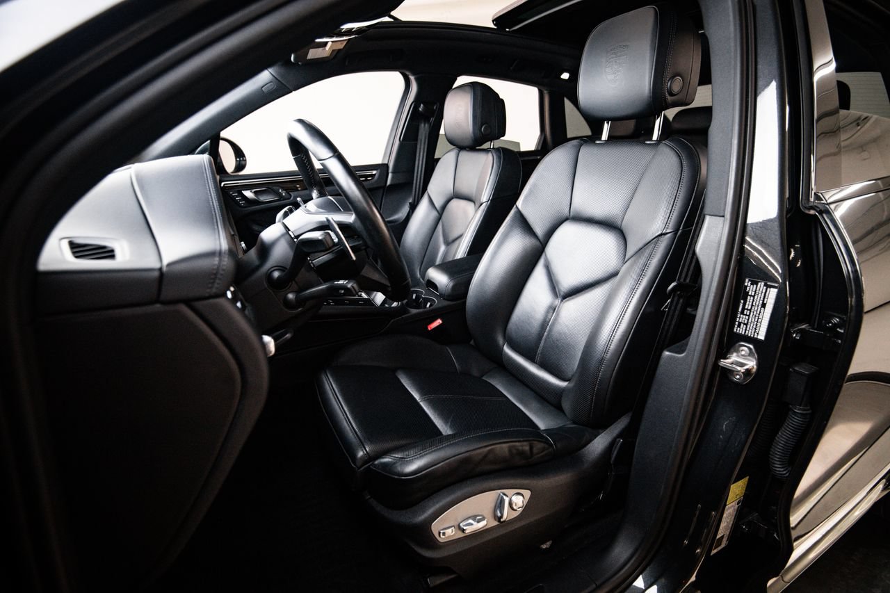 Certified 2024 Porsche Macan AWD/4WD image 5