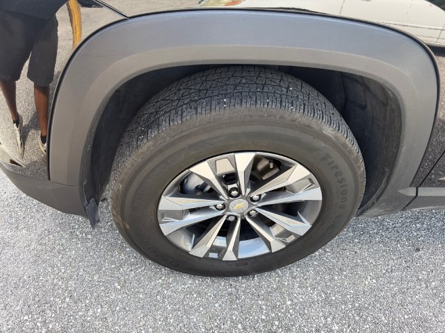 Used 2025 Chevrolet Equinox LT w/ Safety and Technology Package FWD image 4