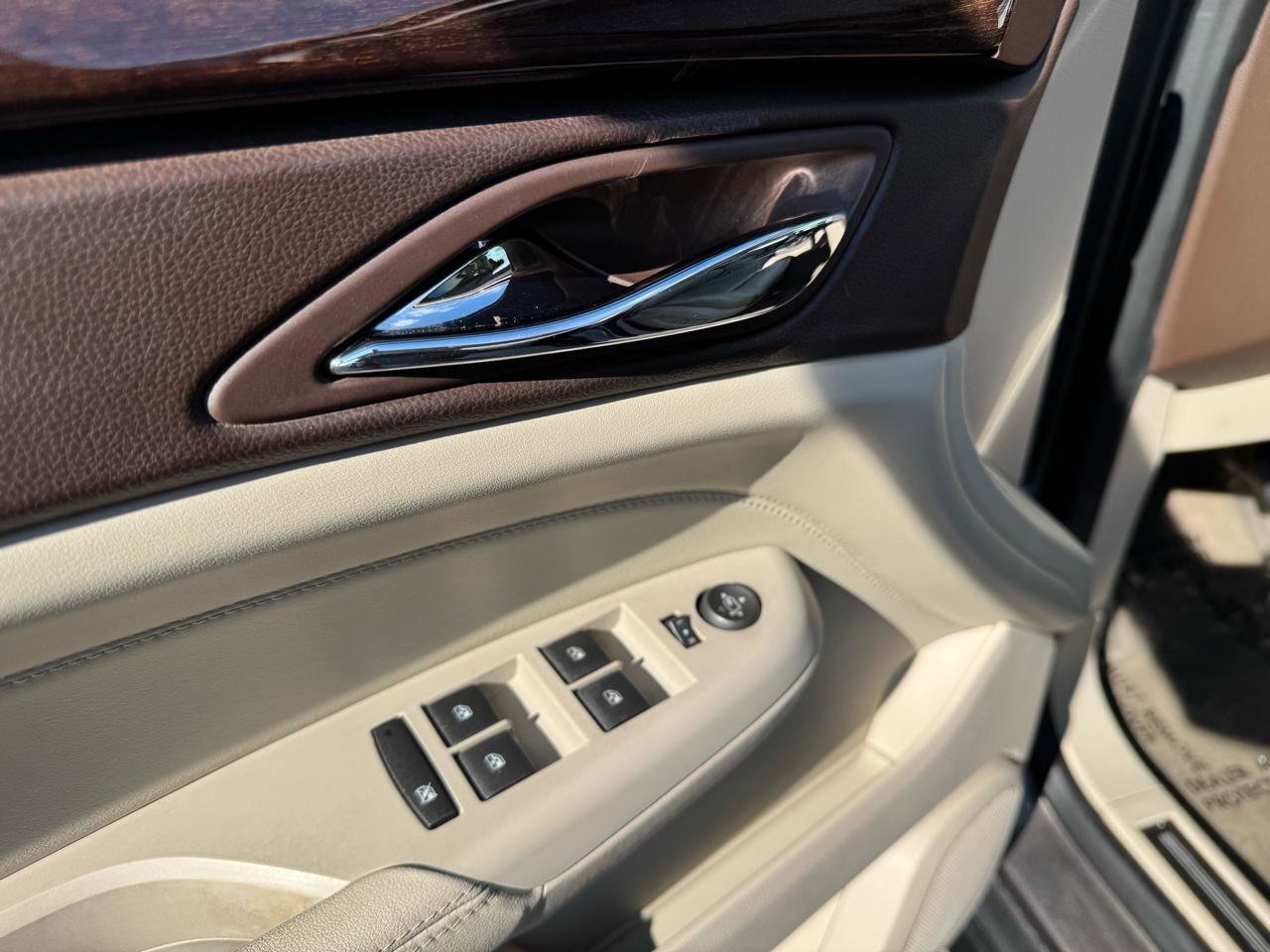 Used 2011 Cadillac SRX Luxury FWD image 25