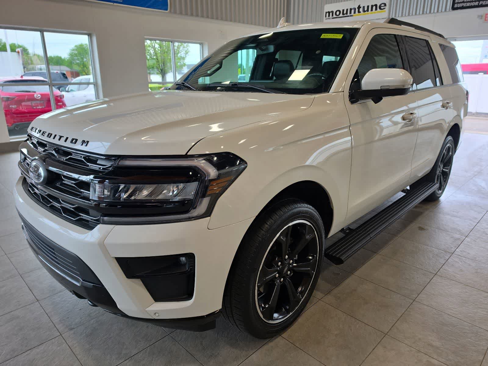 Used 2023 Ford Expedition Limited AWD/4WD image 1