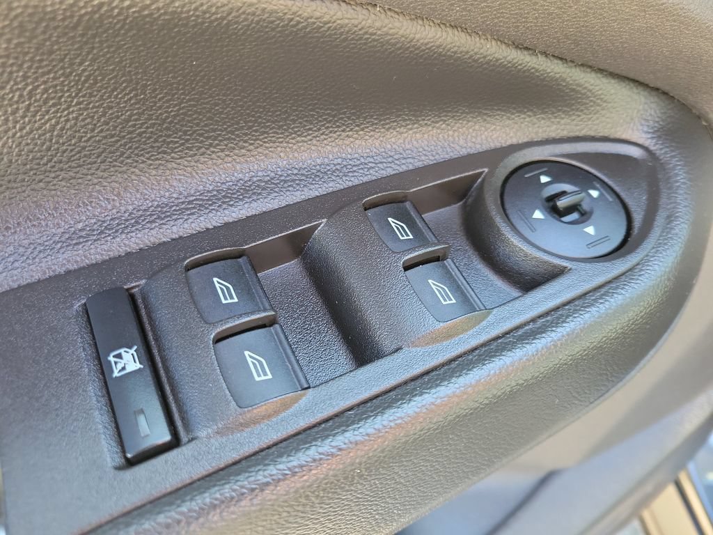 Used 2016 Ford Escape SE w/ Equipment Group 201A AWD/4WD image 17